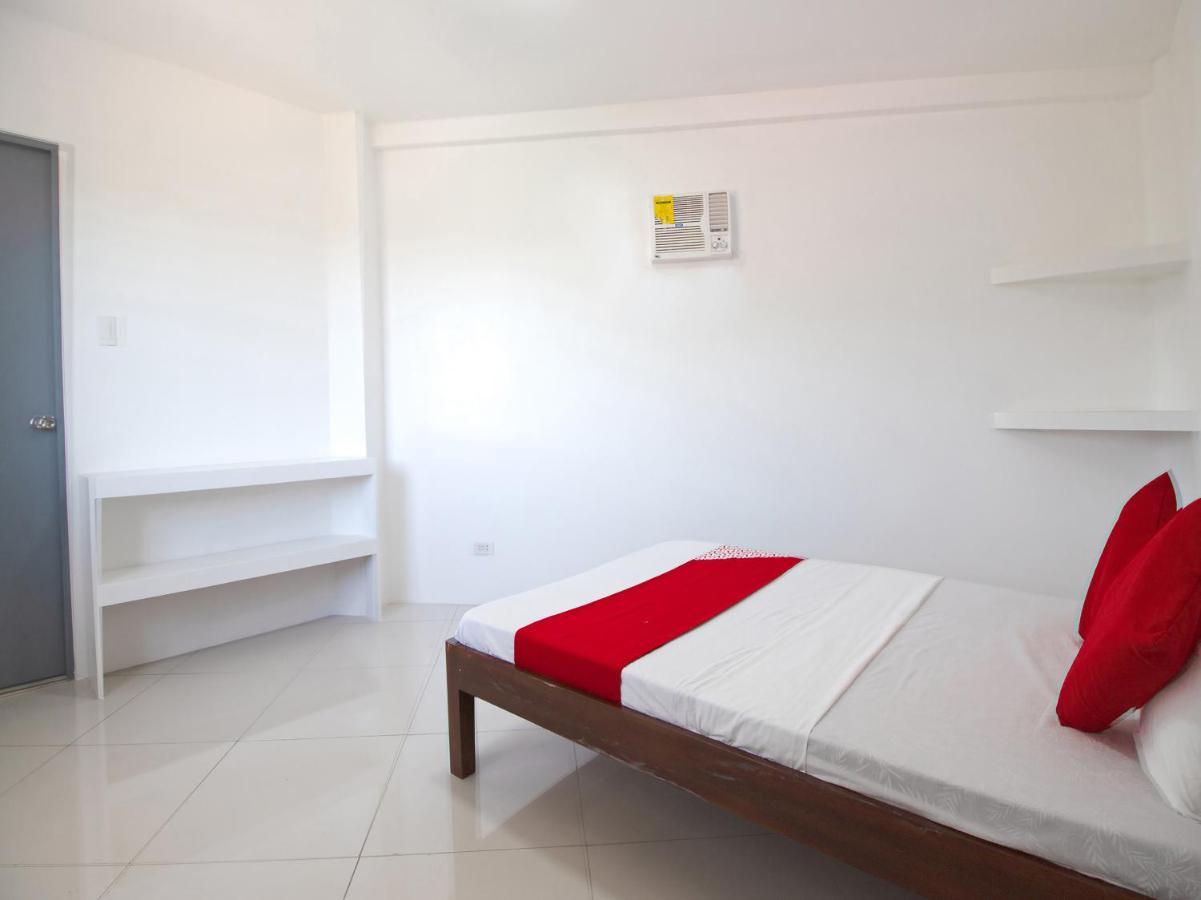 Oyo 778 Fat J Apartelle Hotel Cebu Bagian luar foto